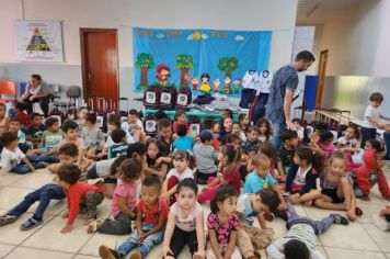 Foto - Entrega de Uniformes e kits escolares