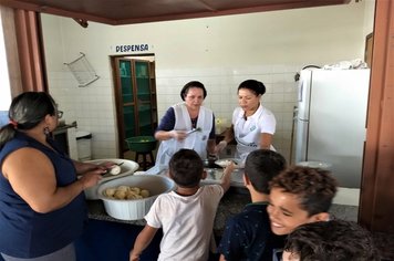 Prefeito Thiago Michelin acompanha alimentação servida aos alunos da rede municipal de ensino em Itaí