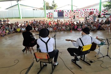 The Bigosty Show's apresentou espetáculo na Escola Lúcia Morais Camargo Rocha em Itaí