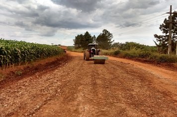 Prefeitura realiza manutenção de estradas rurais