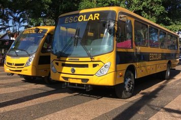 Prefeitura de Itaí adquire dois micro-ônibus para transporte escolar