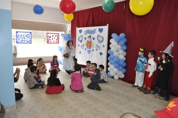 EMEI Maria Araújo de Itaí realiza homenagem aos pais