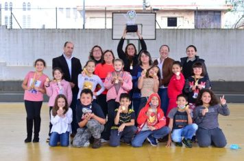 Professores e Alunos das Escolas de Ensino Fundamental de Itaí recebem Prêmio do Instituto Rubens Meneghetti 