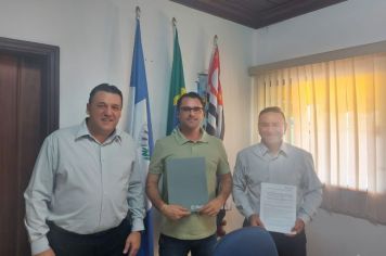 Prefeitura de Itaí e Sicredi Novos Horizontes assinam convênio para crédito consignado aos servidores municipais.