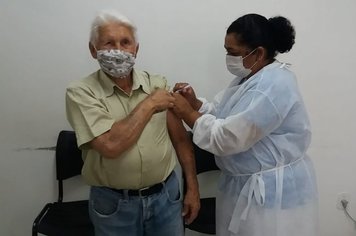Idosos de 75 e 76 anos serão vacinados a partir do dia 15 de março em Itaí