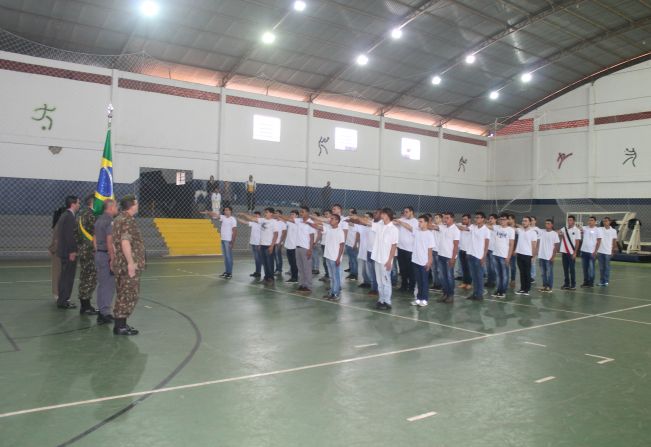 Jovens Itaienses fazem juramento à Bandeira