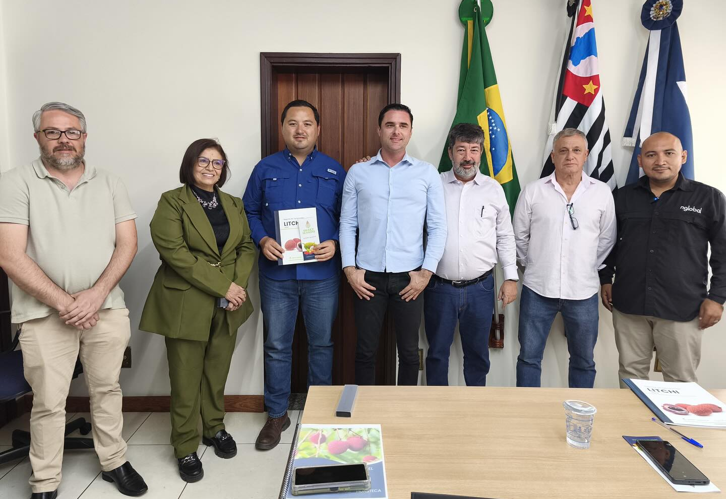 PREFEITO SE REÚNE COM EMPRESÁRIOS MEXICANOS