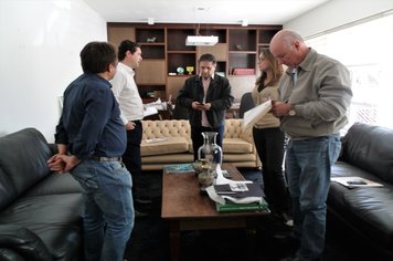 Deputados recebem prefeito de Itaí Thiago Michelin em audiência na cidade de Itu