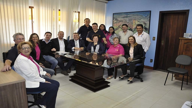 Prefeito Thiago Michelin recepciona Governador do Rotary e o Declara como Hóspede Oficial do município
