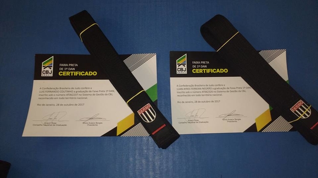 Judocas itaienses são graduados com a faixa preta em São Paulo